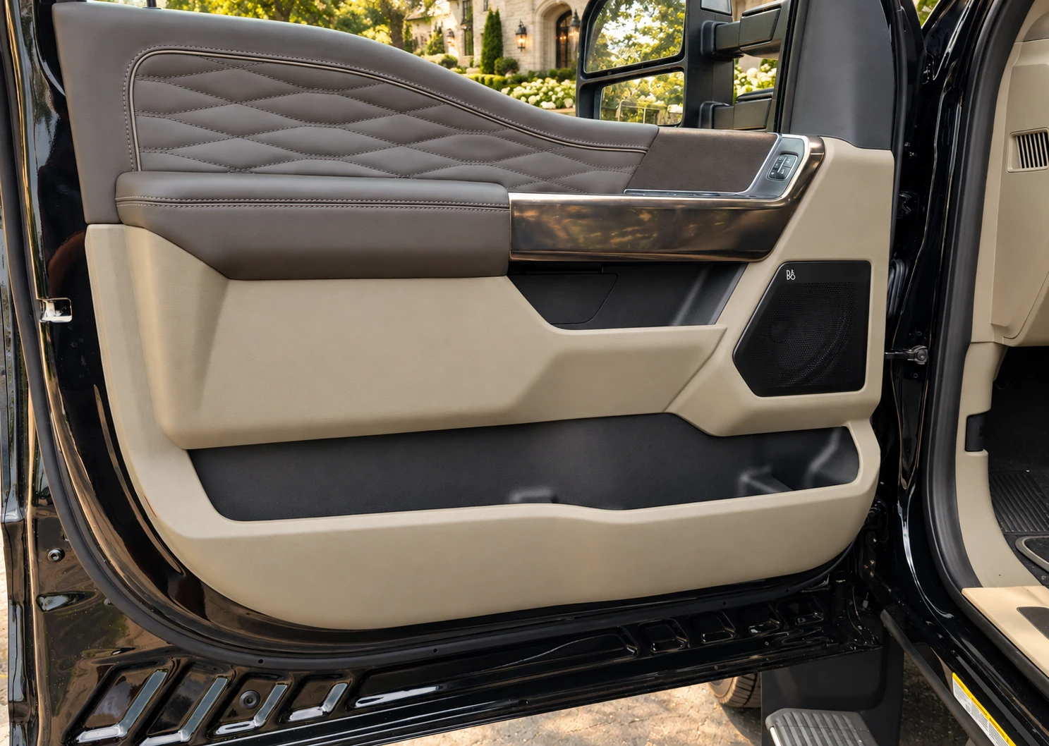B&O audio and leather detailing — F-450 Platinum Plus