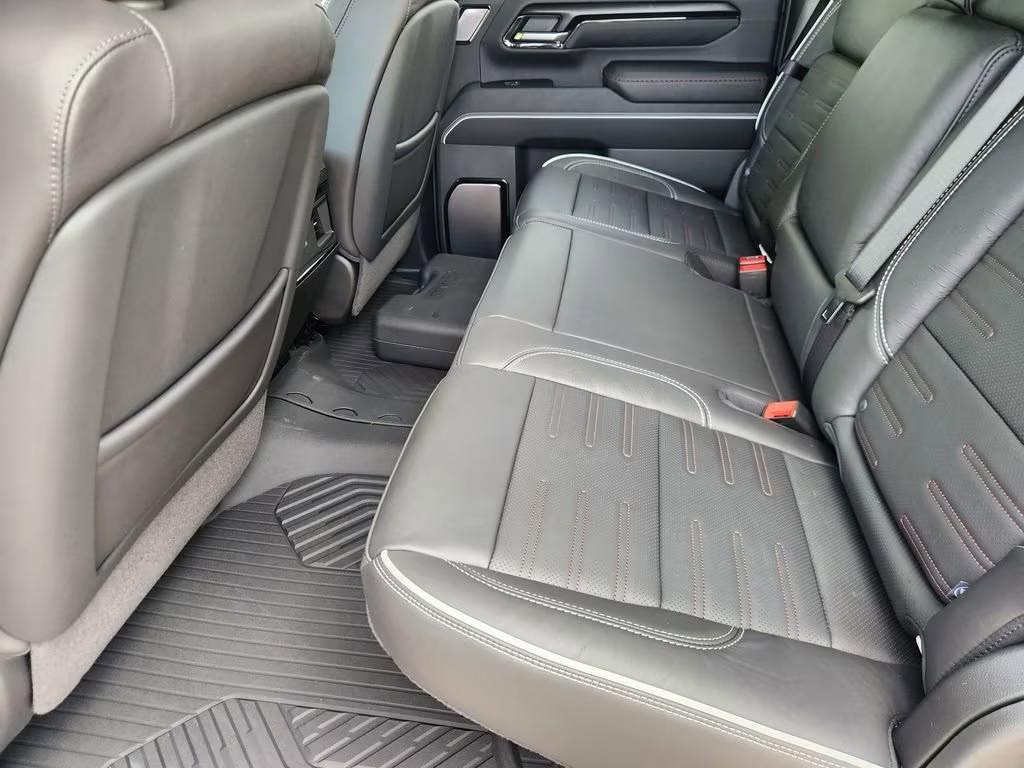 Rear passenger cabin — Sierra 2500 HD