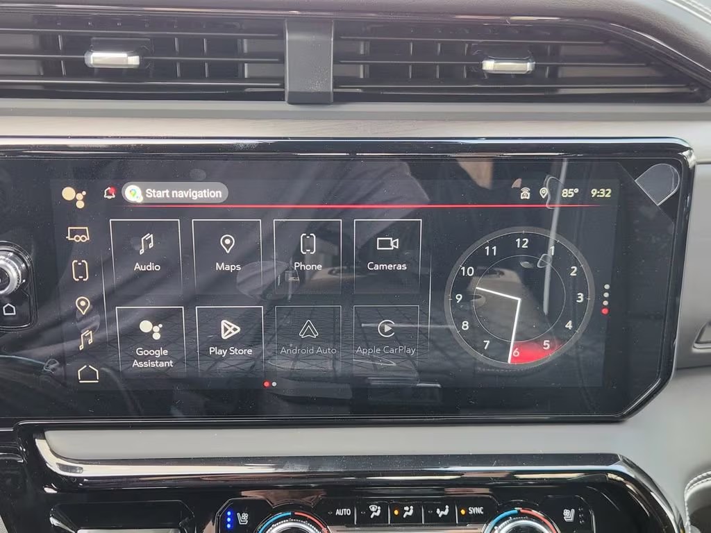 13.4-inch infotainment display — Sierra 2500 HD