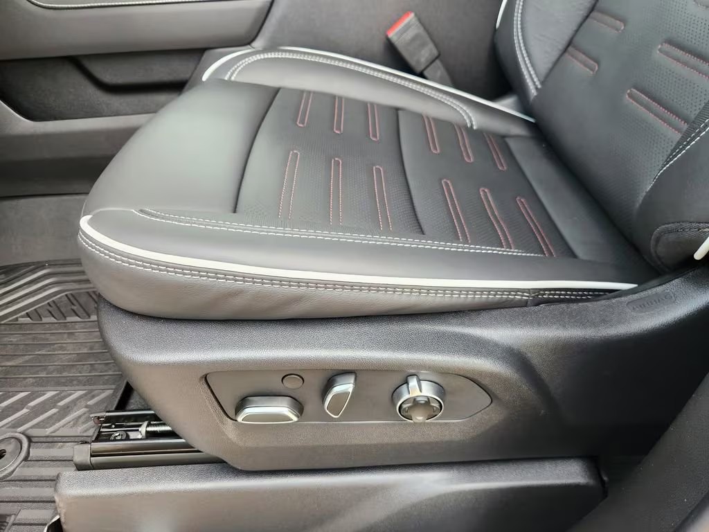 Front-seat adjustments — Sierra 2500 HD
